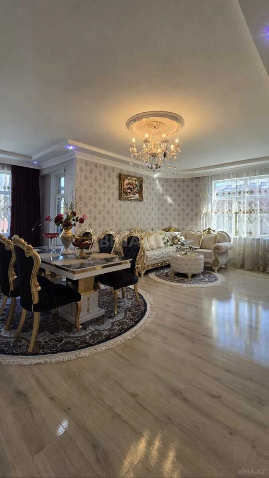 Satılır 3 otaqlı mənzil 136 m²