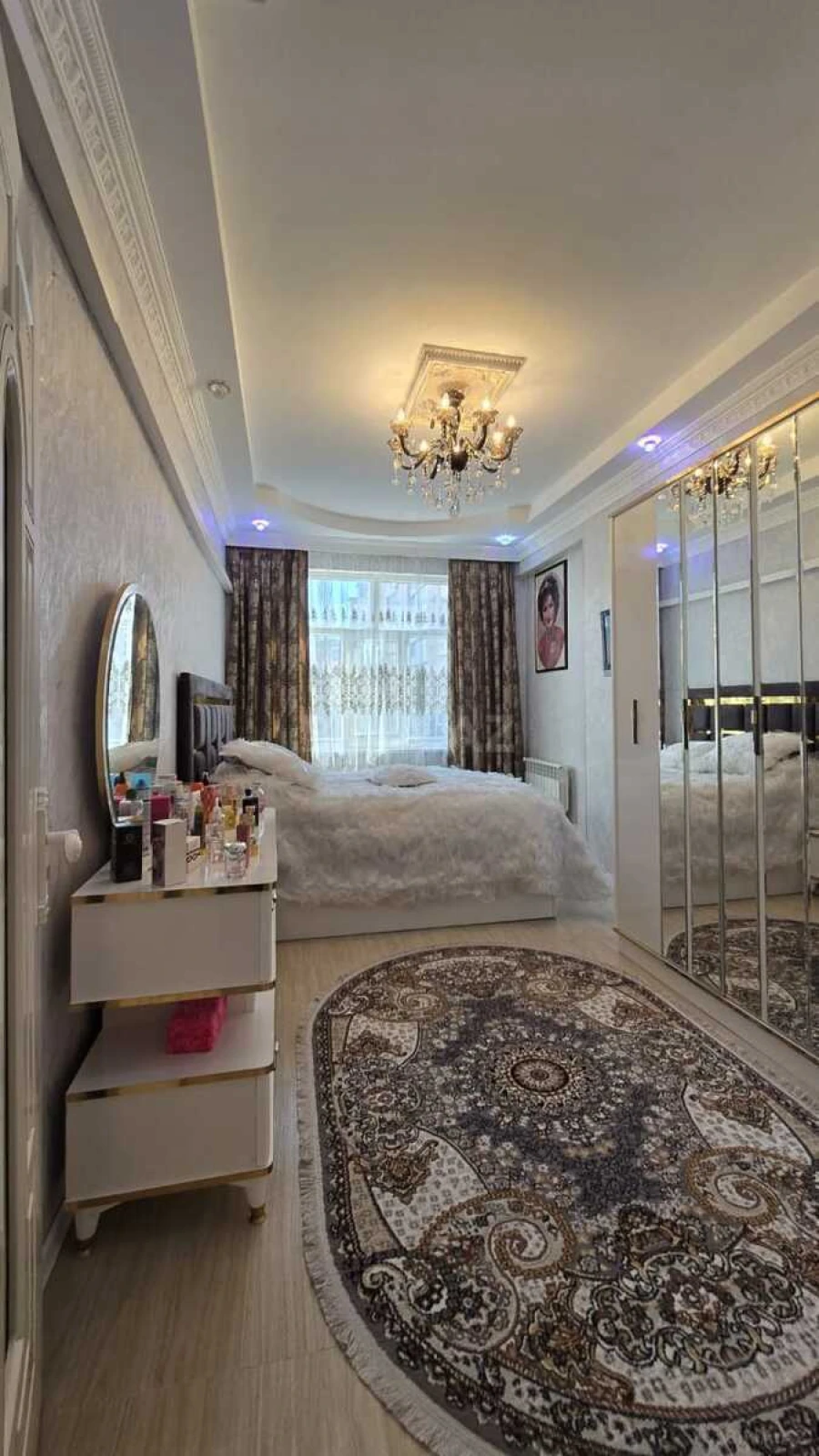 Satılır 3 otaqlı mənzil 136 m²