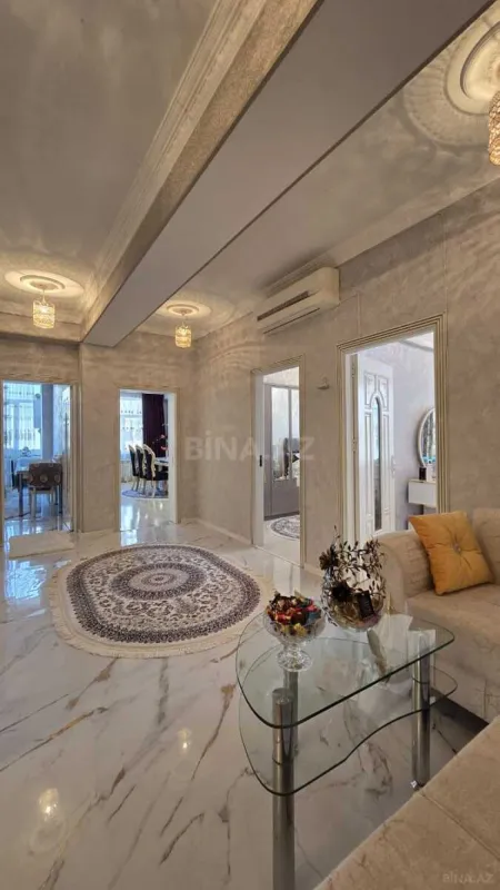 Satılır 3 otaqlı mənzil 136 m²