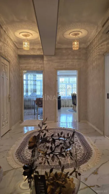 Satılır 3 otaqlı mənzil 136 m²