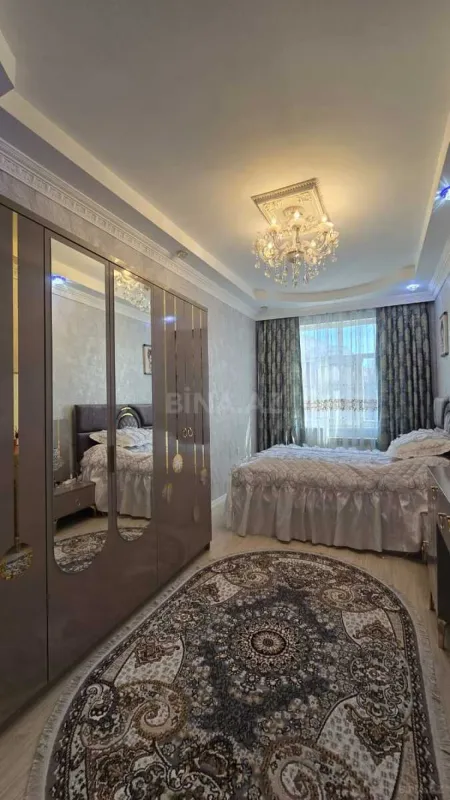 Satılır 3 otaqlı mənzil 136 m²
