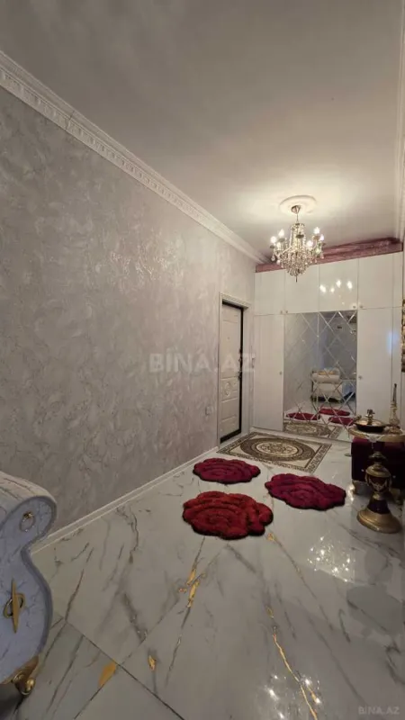 Satılır 3 otaqlı mənzil 136 m²