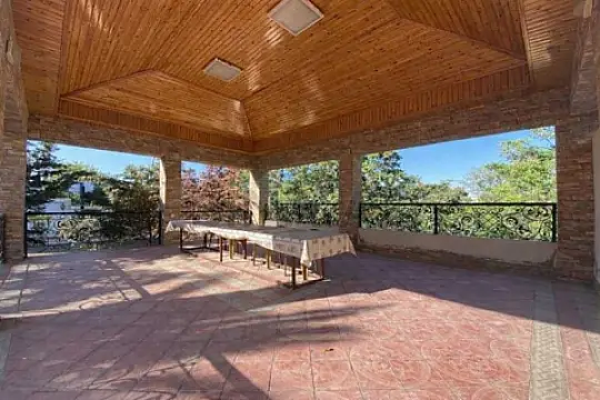 Satılır 14 otaqlı həyət evi 400 m²