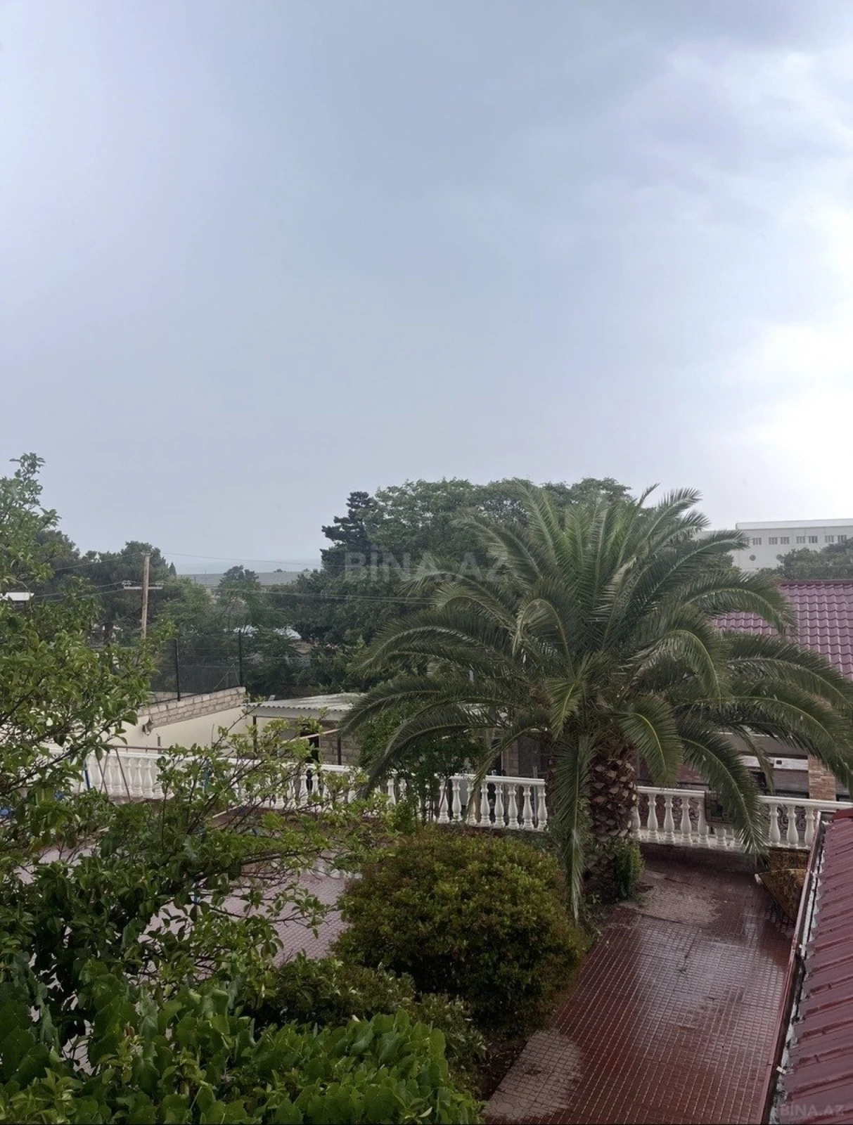 Satılır 14 otaqlı həyət evi 400 m²