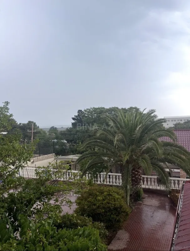 Satılır 14 otaqlı həyət evi 400 m²