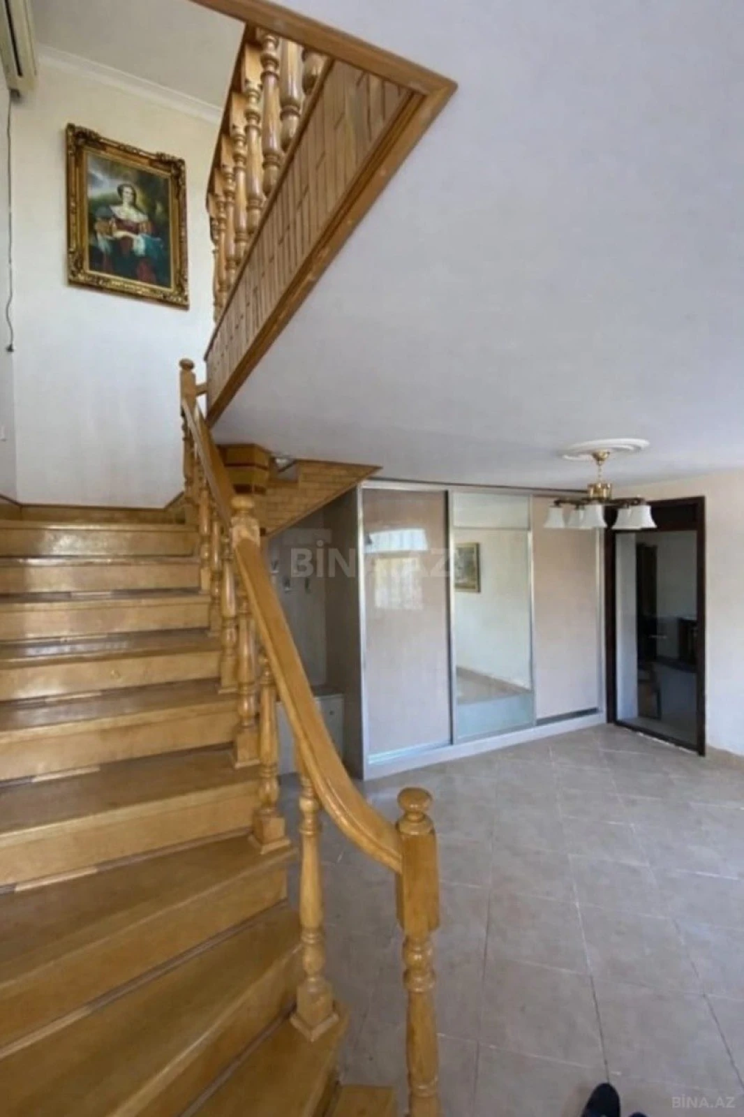 Satılır 14 otaqlı həyət evi 400 m²