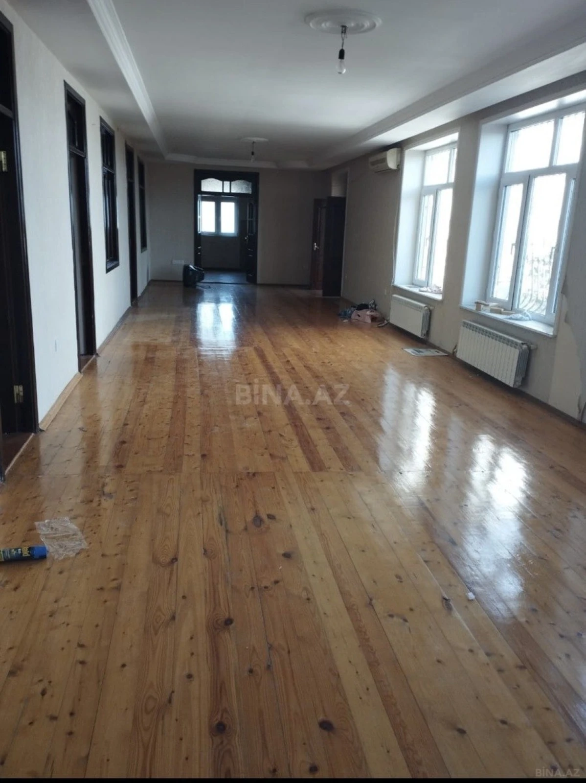 Satılır 14 otaqlı həyət evi 400 m²