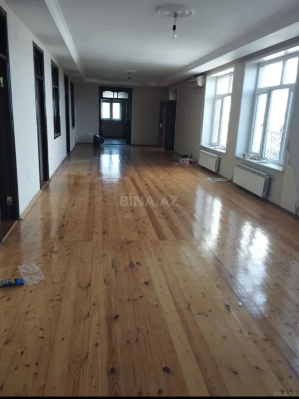 Satılır 14 otaqlı həyət evi 400 m²