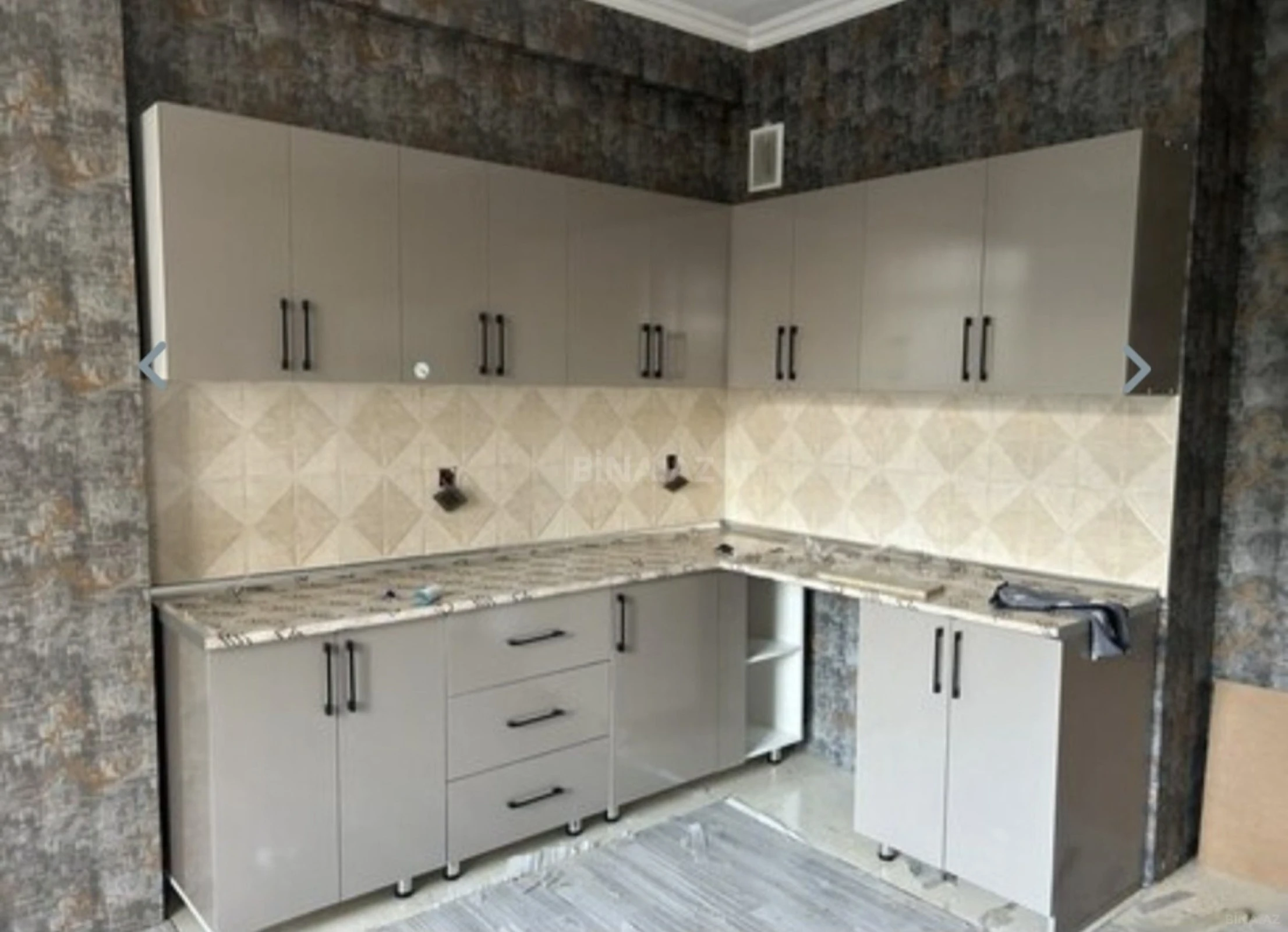 Satılır 2 otaqlı mənzil 120 m²