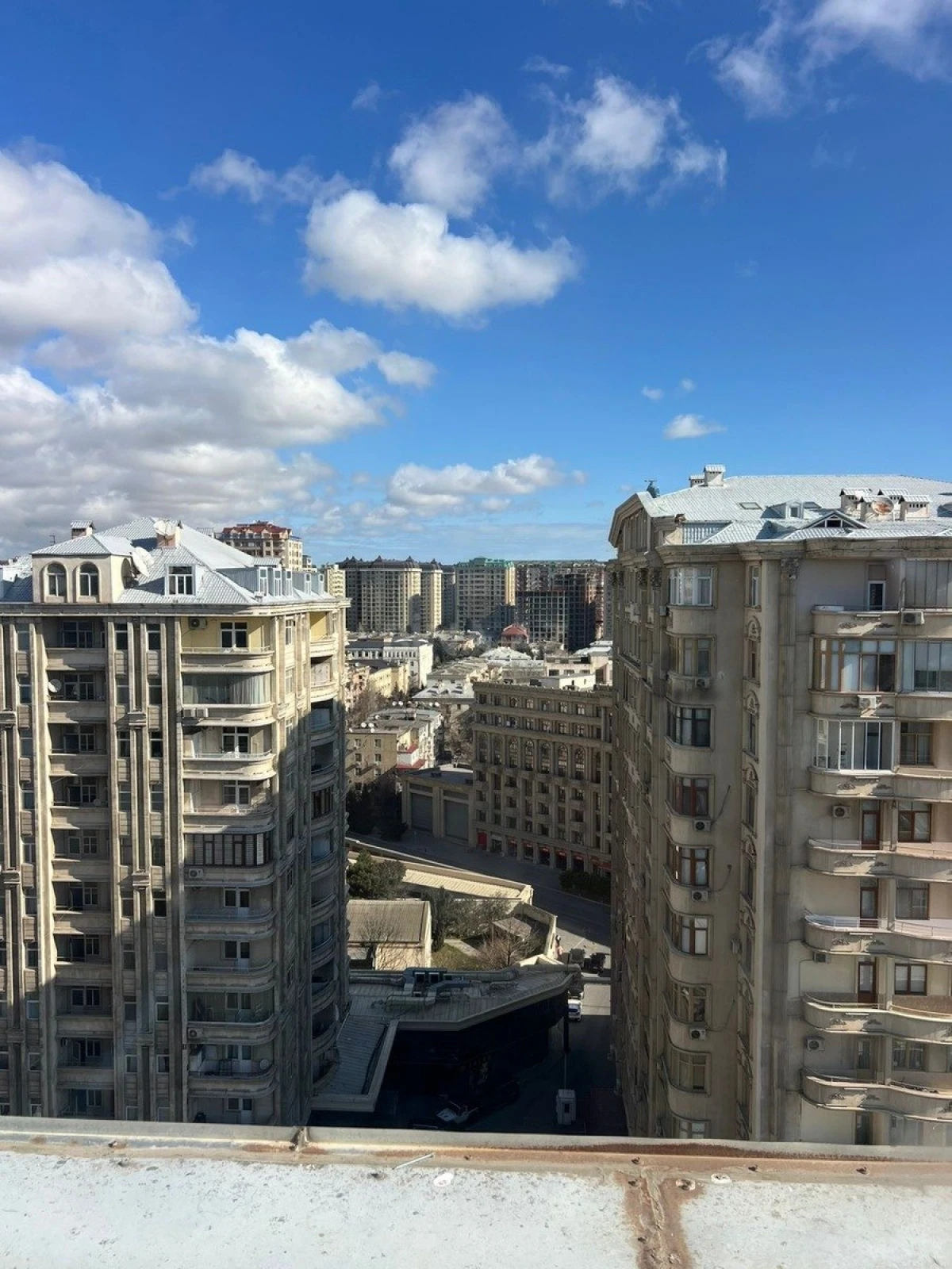 Satılır 2 otaqlı mənzil 68 m²