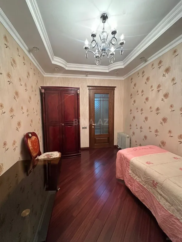 Kirayə verilir 4 otaqlı mənzil 180 m²