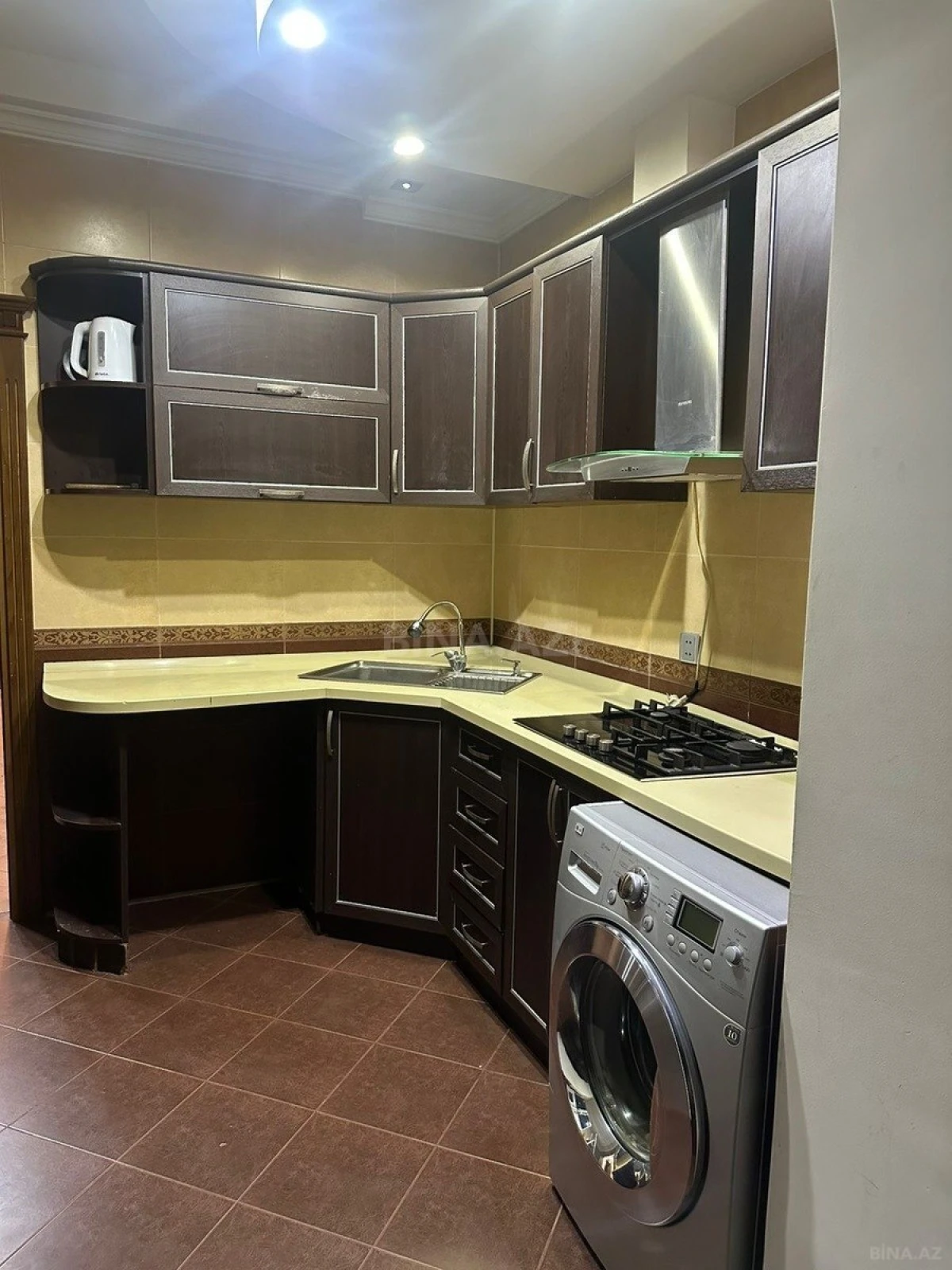 Kirayə verilir 4 otaqlı mənzil 180 m²