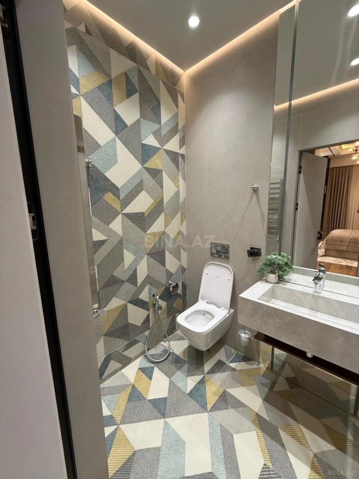 Kirayə verilir 3 otaqlı mənzil 157 m²