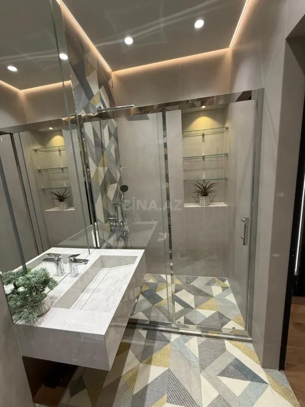 Kirayə verilir 3 otaqlı mənzil 157 m²