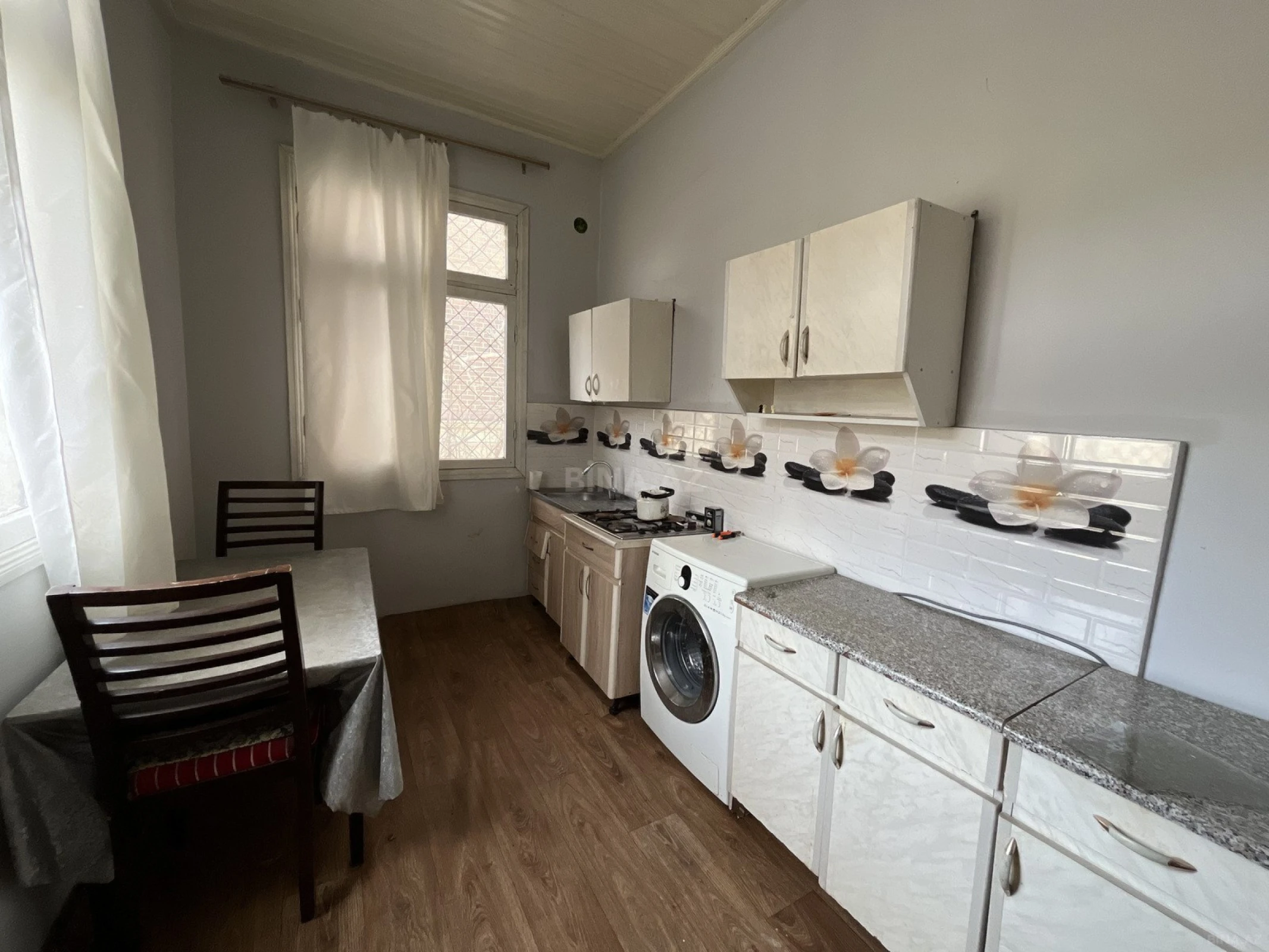 Kirayə verilir 2 otaqlı mənzil 65 m²