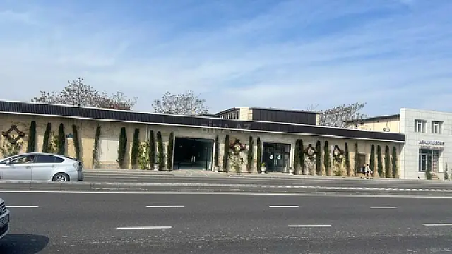 Kirayə verilir obyekt 350 m² — Bakı 350.00 m²