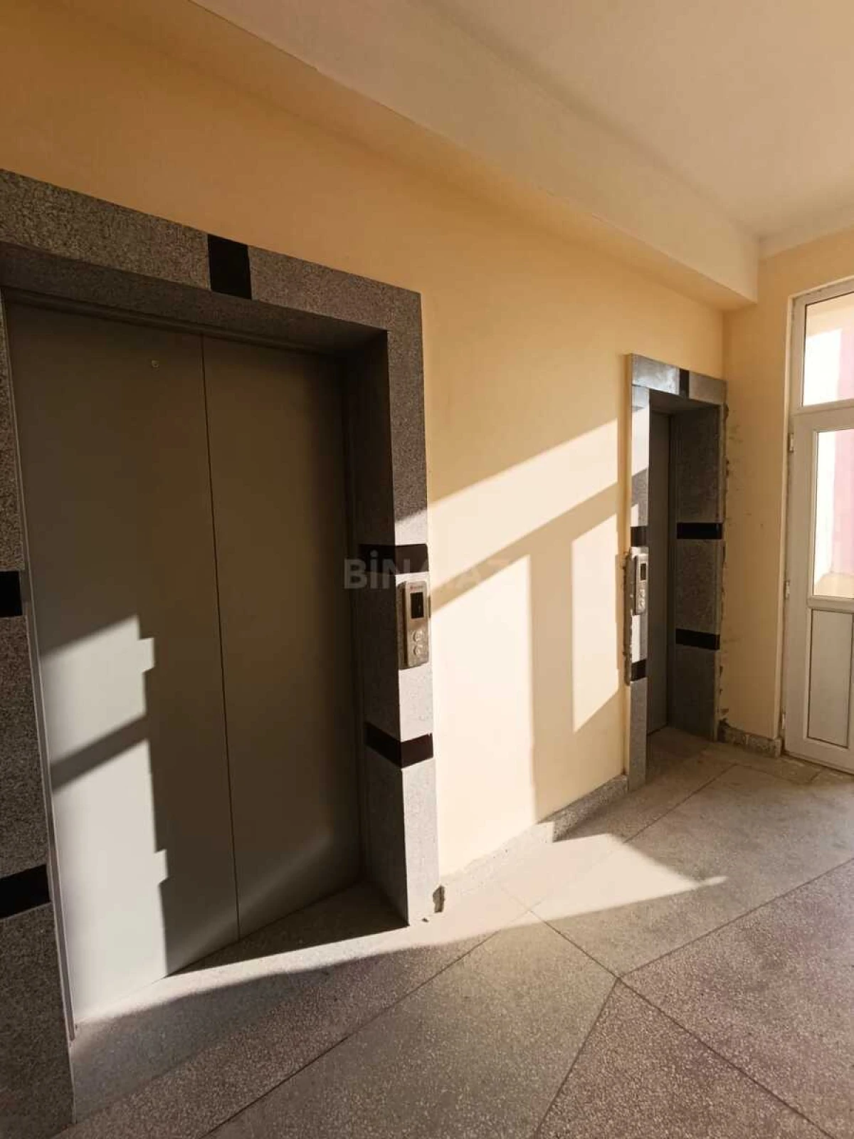 Satılır 3 otaqlı mənzil 105 m²
