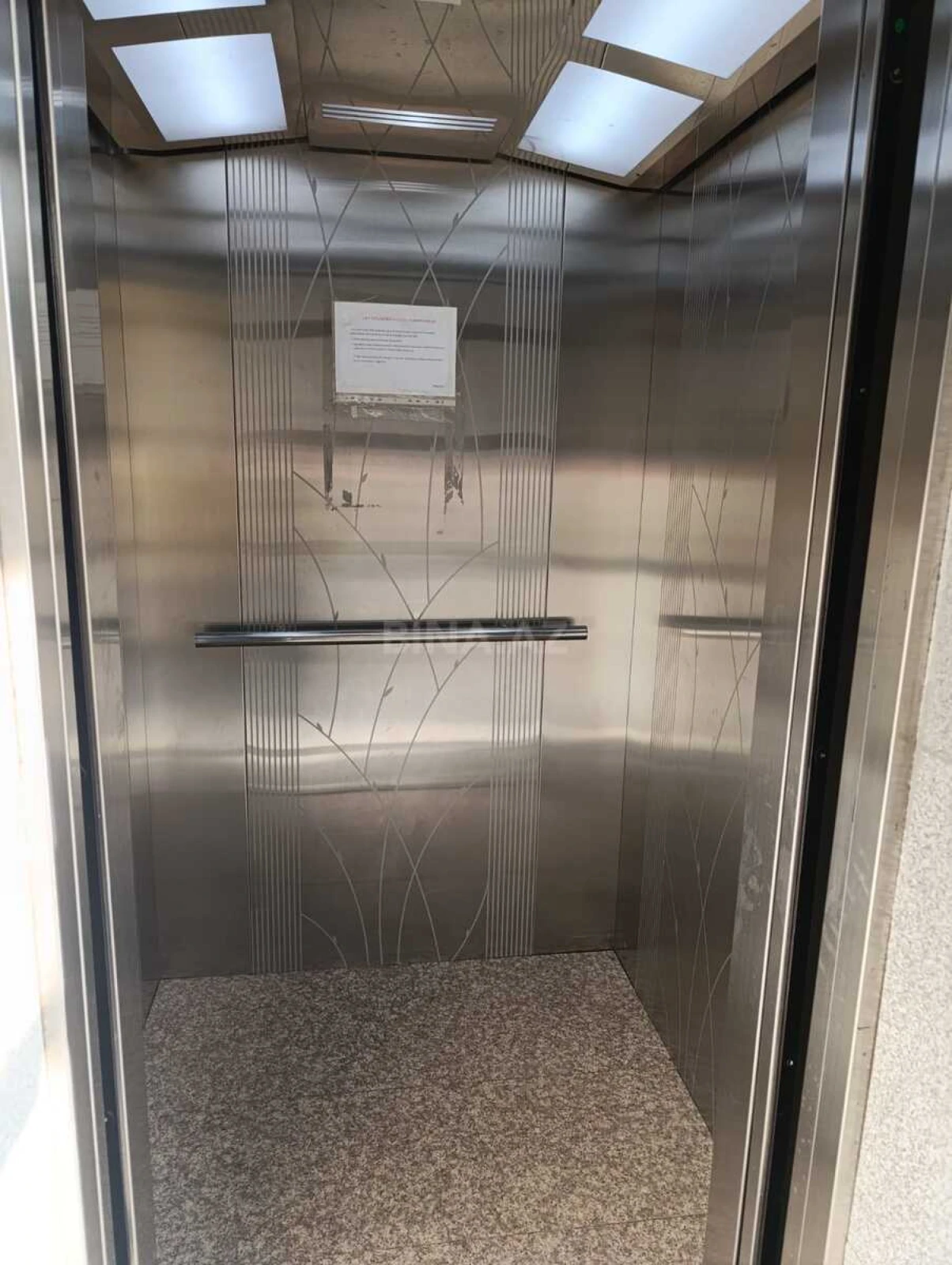 Satılır 3 otaqlı mənzil 105 m²