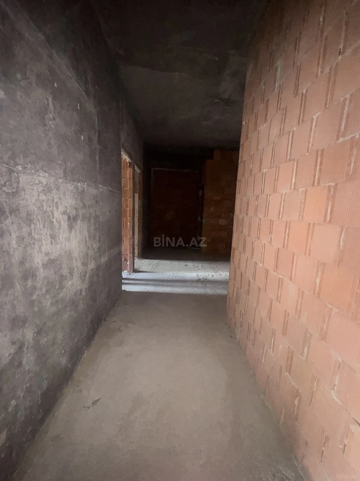 Satılır 2 otaqlı mənzil 105.3 m²