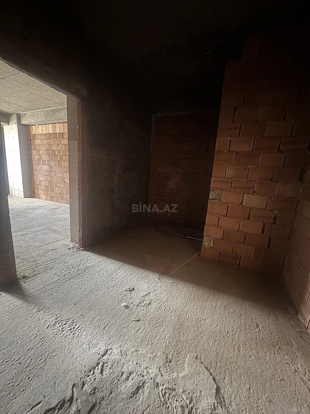 Satılır 2 otaqlı mənzil 105.3 m²