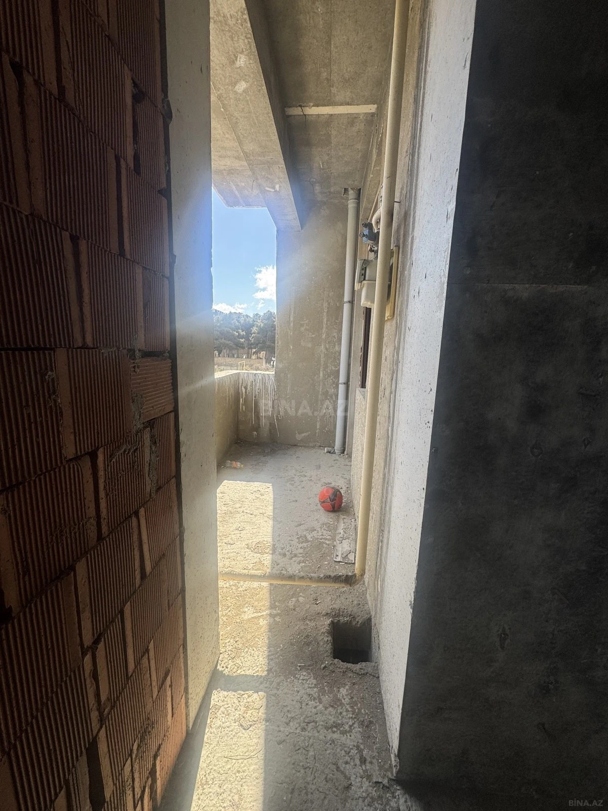 Satılır 2 otaqlı mənzil 105.3 m²