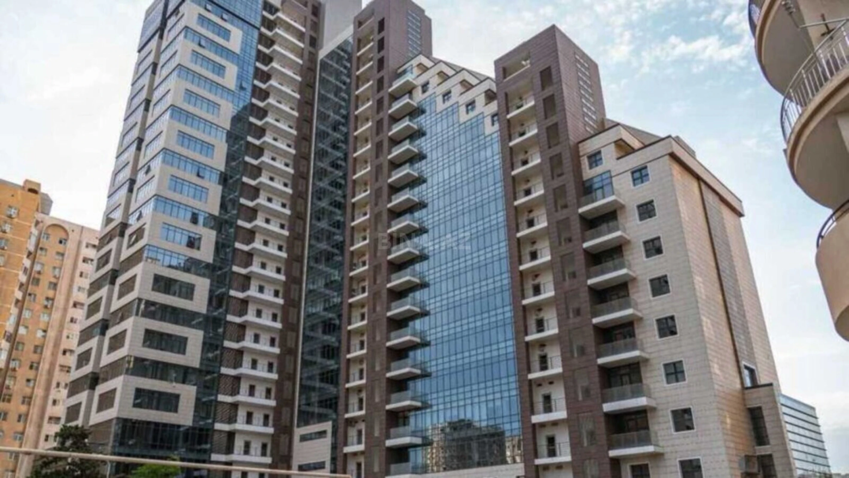 Satılır 2 otaqlı mənzil 93.3 m²