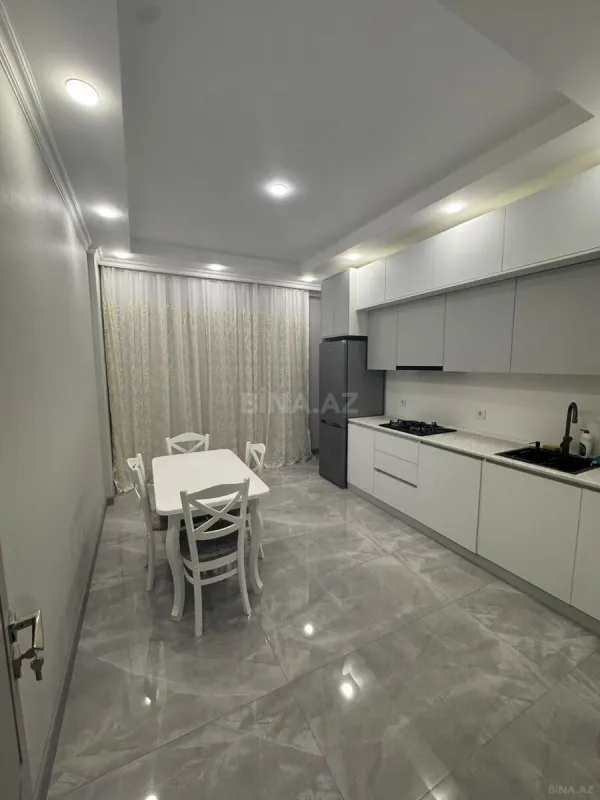 Kirayə verilir 2 otaqlı mənzil 90 m²