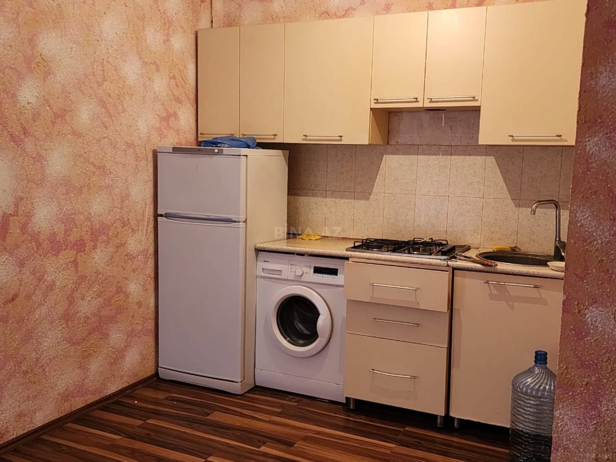 Kirayə verilir 2 otaqlı mənzil 75 m²