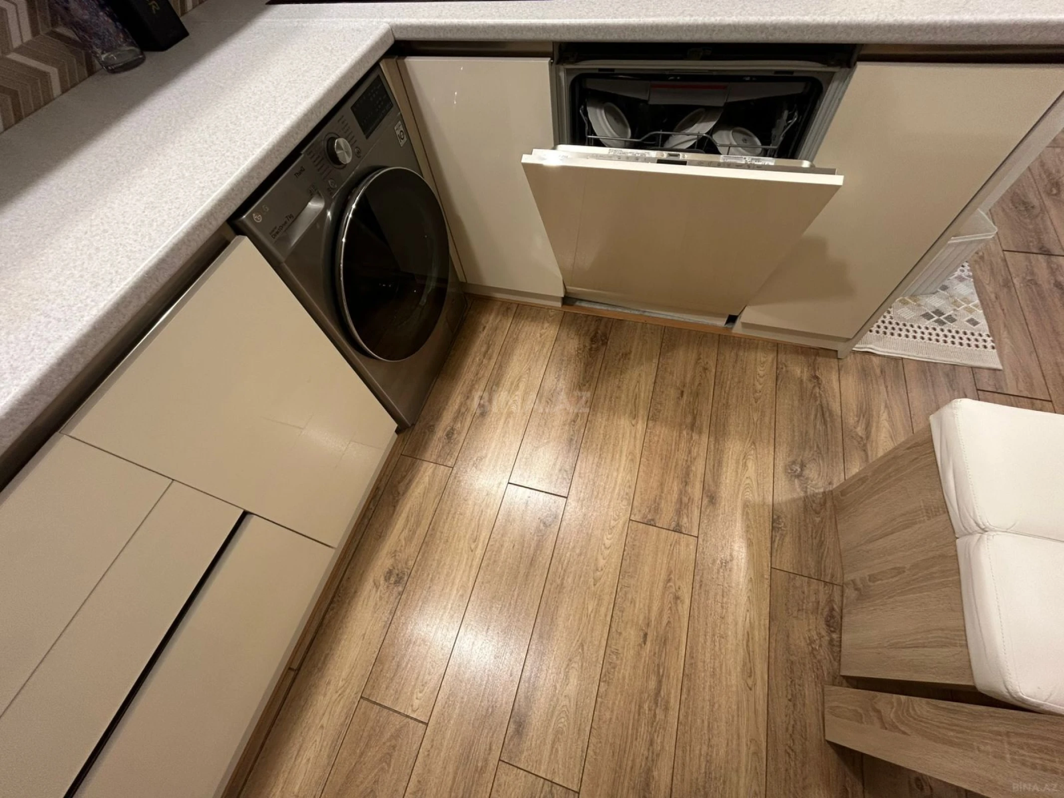 Satılır 1 otaqlı mənzil 52.3 m²