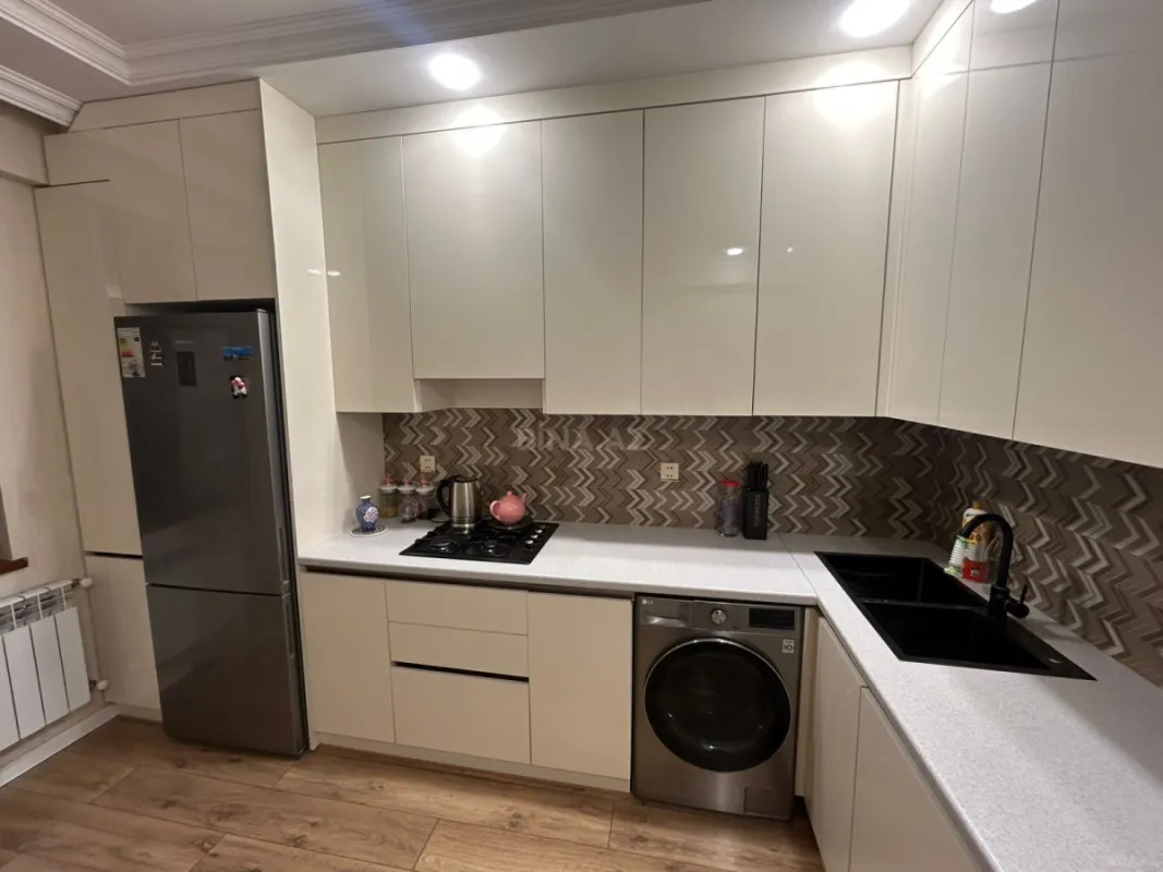 Satılır 1 otaqlı mənzil 52.3 m²