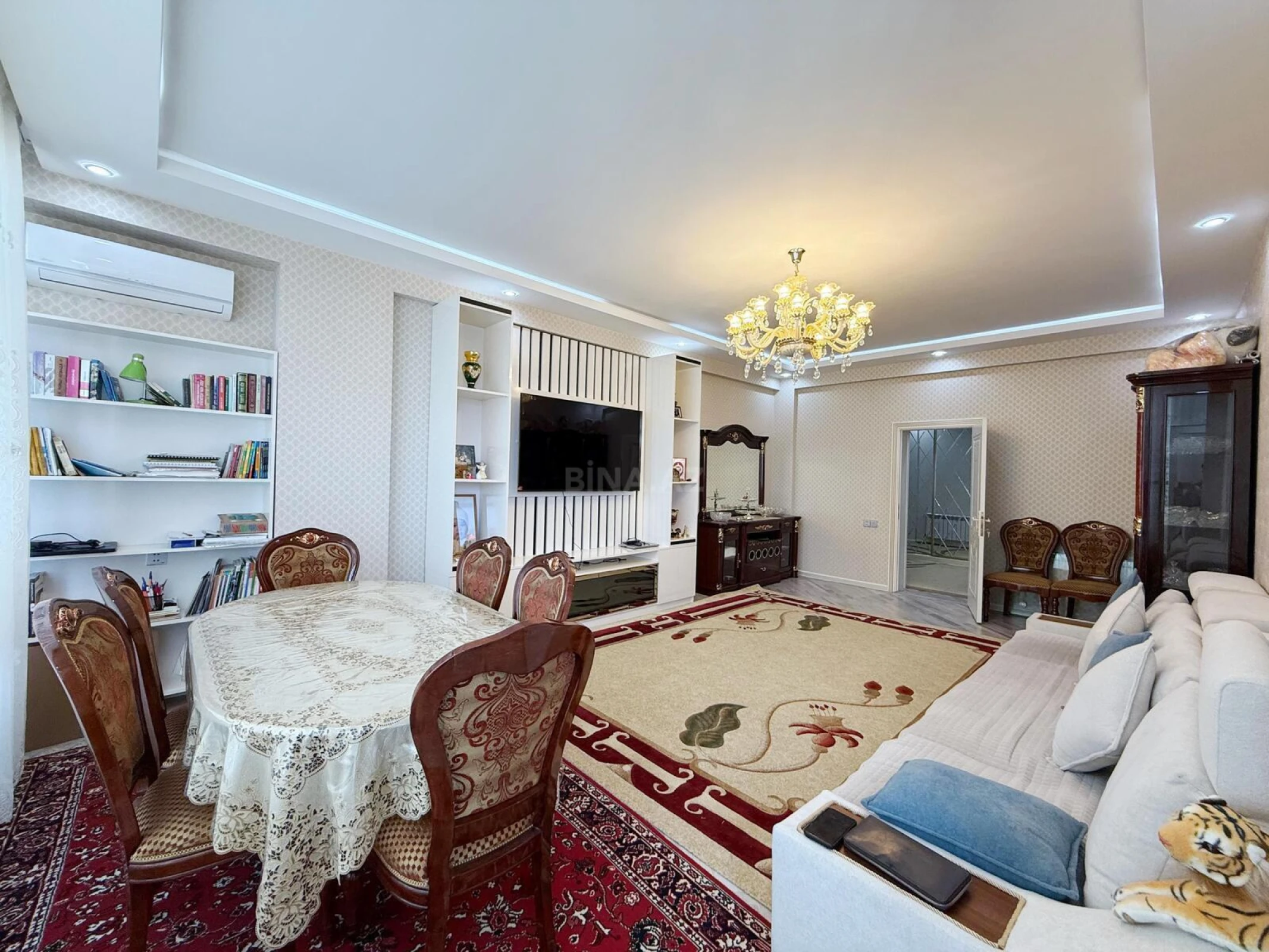 Satılır 3 otaqlı mənzil 130 m²