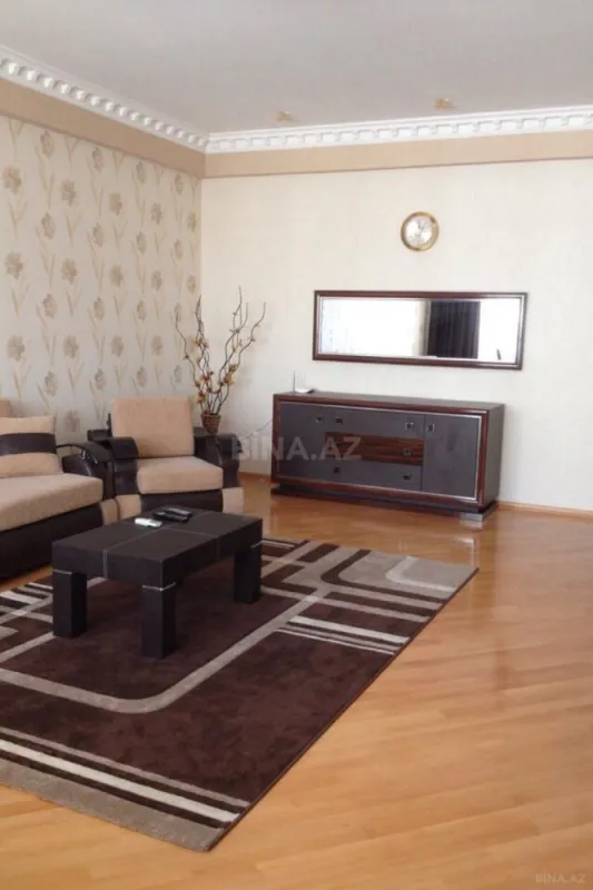Kirayə verilir 2 otaqlı mənzil 110 m²