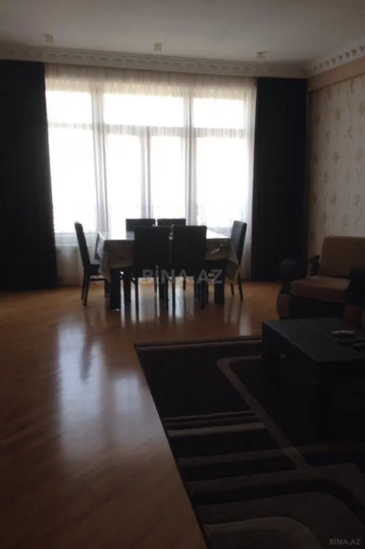 Kirayə verilir 2 otaqlı mənzil 110 m²