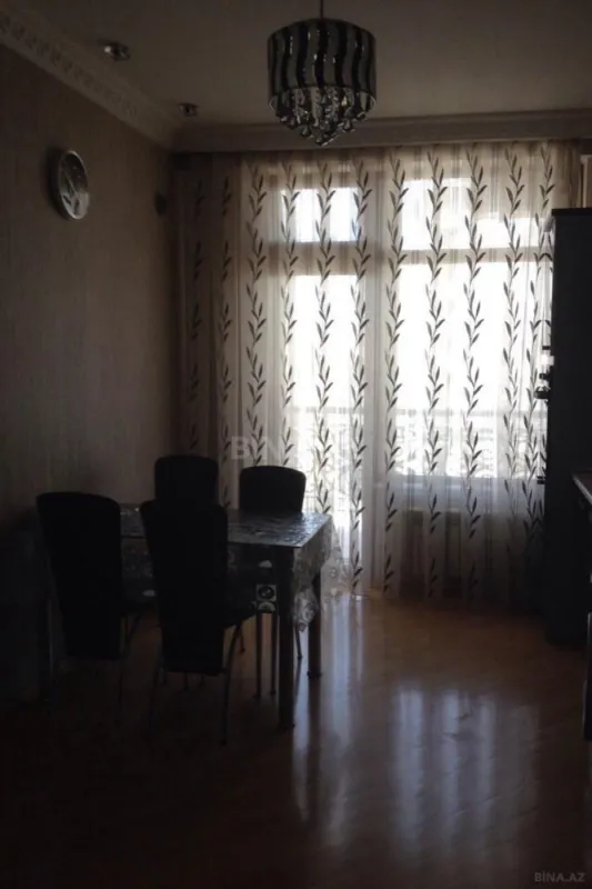 Kirayə verilir 2 otaqlı mənzil 110 m²