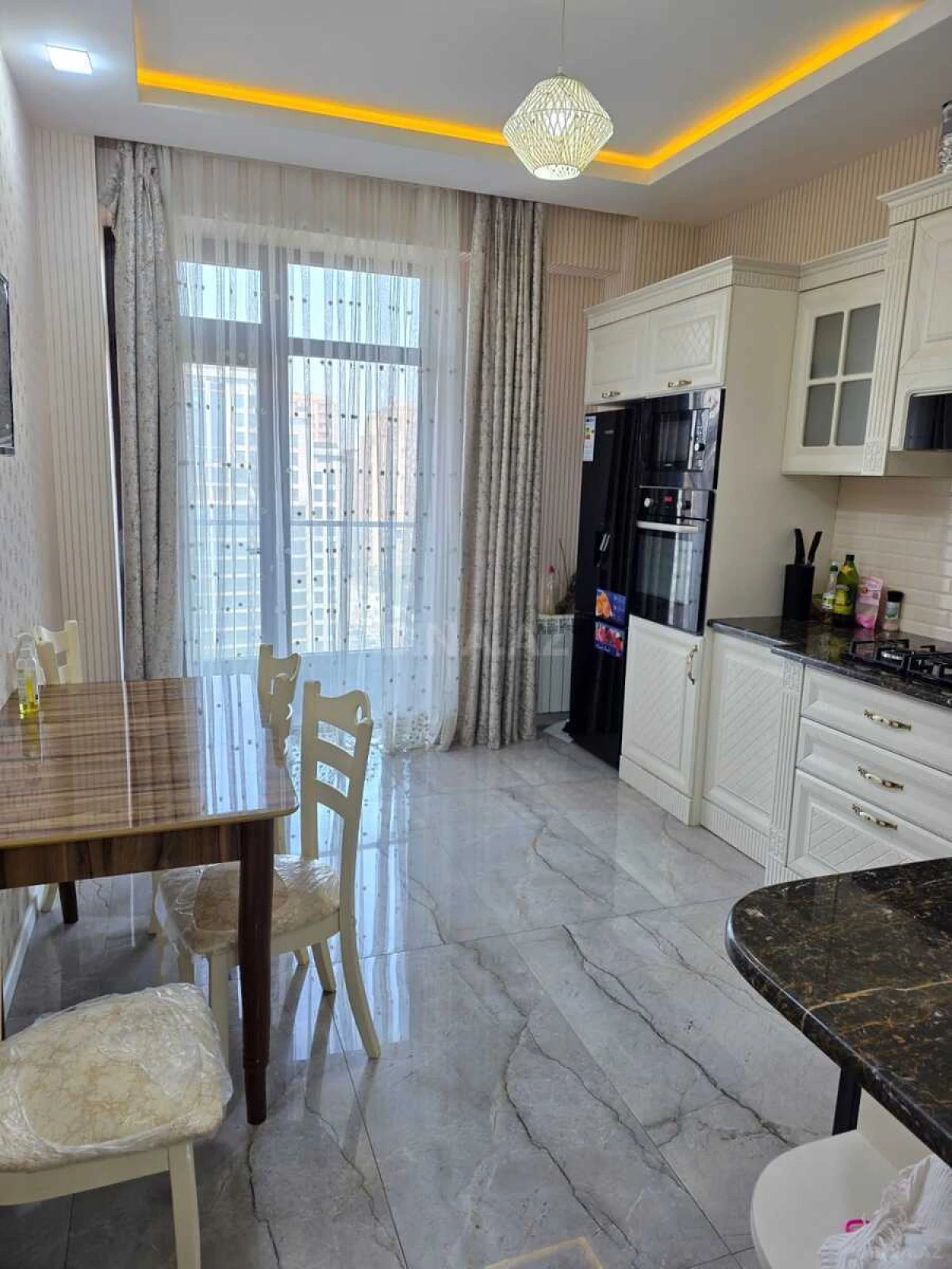 Kirayə verilir 3 otaqlı mənzil 160 m²