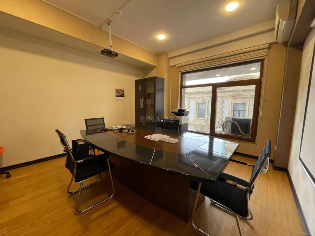 Kirayə verilir 3 otaqlı ofis 154 m²