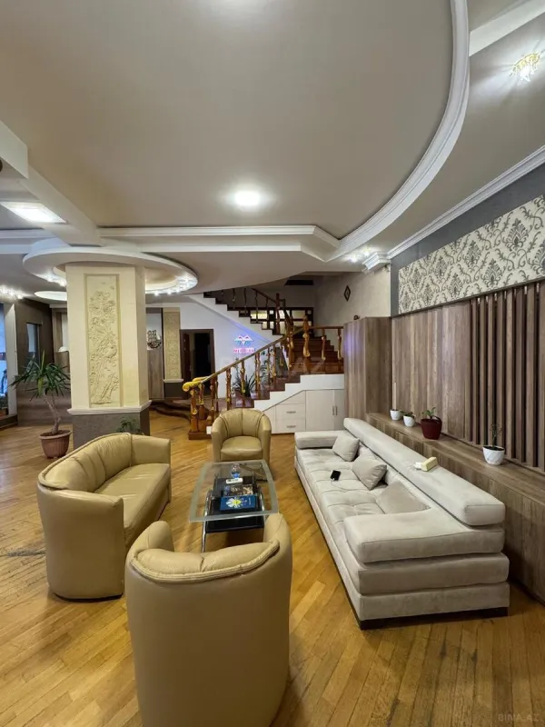 Satılır 6 otaqlı həyət evi 565 m²