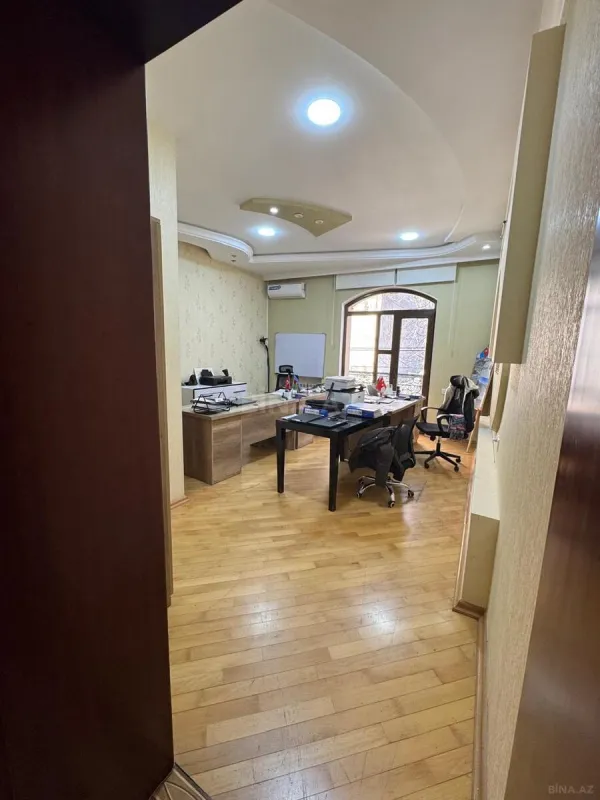 Satılır 6 otaqlı həyət evi 565 m²