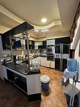 Satılır 6 otaqlı həyət evi 565 m²