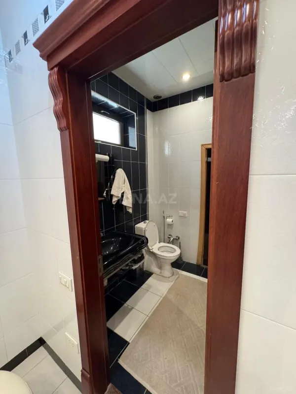 Satılır 6 otaqlı həyət evi 565 m²