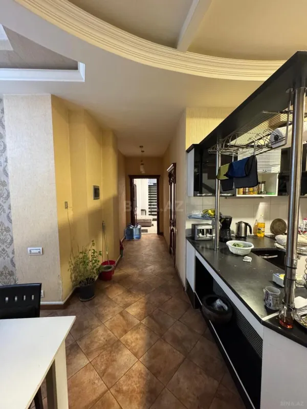 Satılır 6 otaqlı həyət evi 565 m²