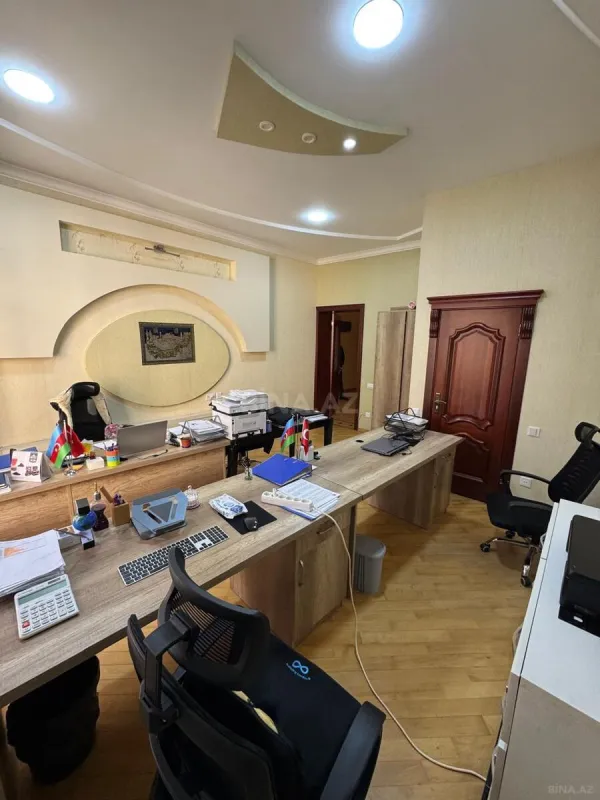 Satılır 6 otaqlı həyət evi 565 m²