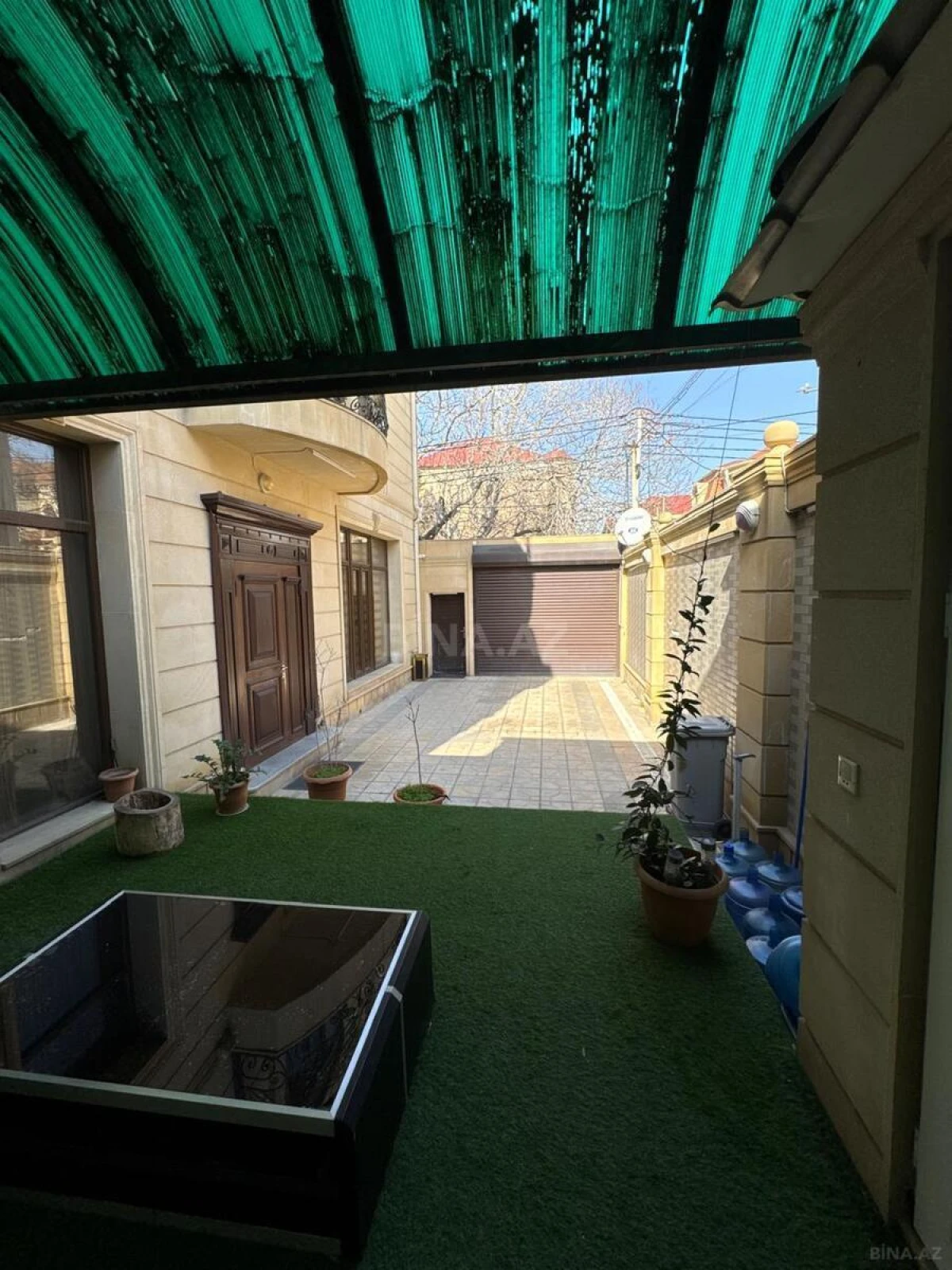 Satılır 6 otaqlı həyət evi 565 m²
