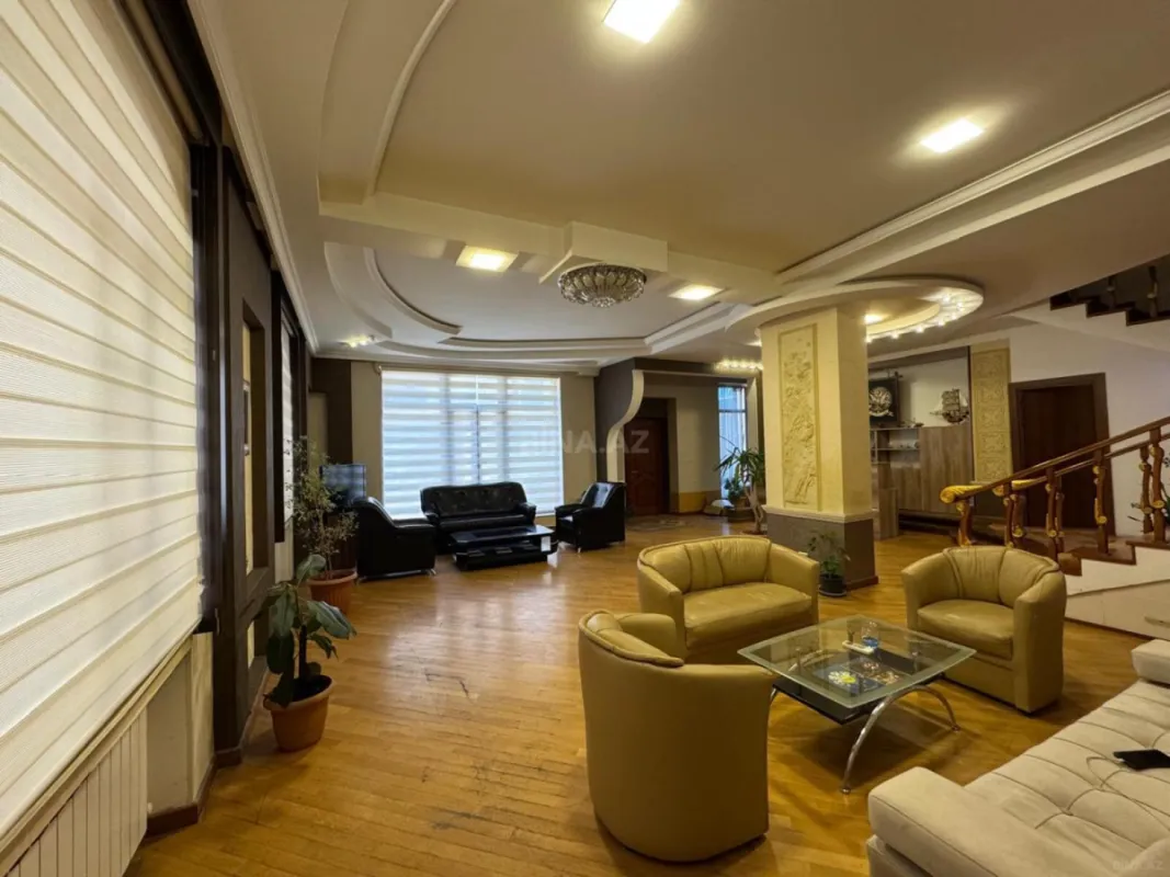 Satılır 6 otaqlı həyət evi 565 m²
