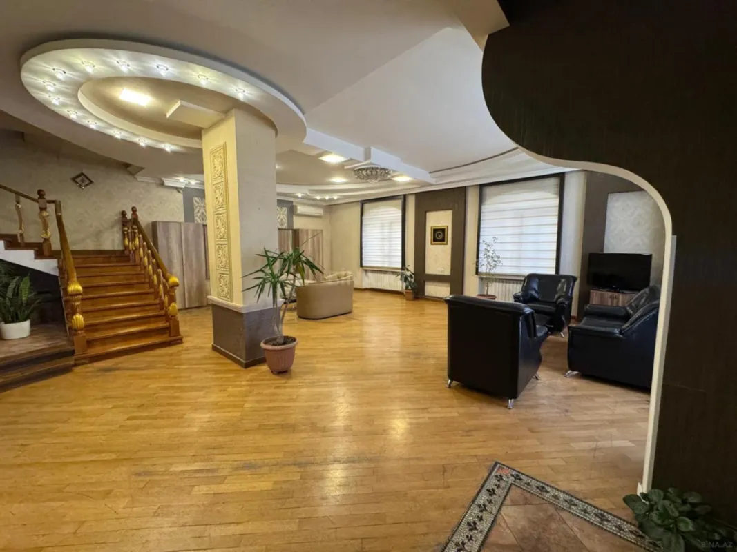 Satılır 6 otaqlı həyət evi 565 m²