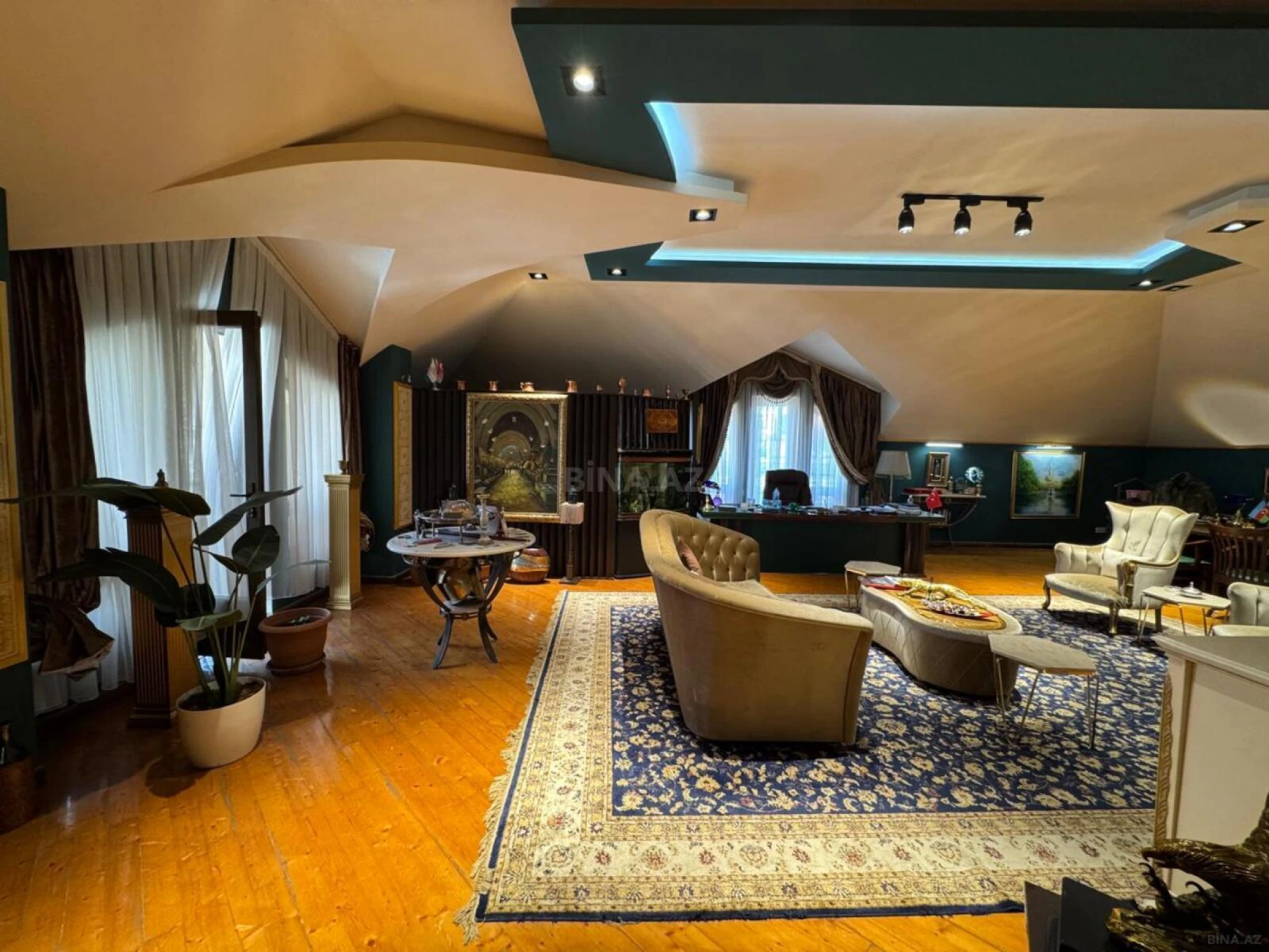 Satılır 6 otaqlı həyət evi 565 m²