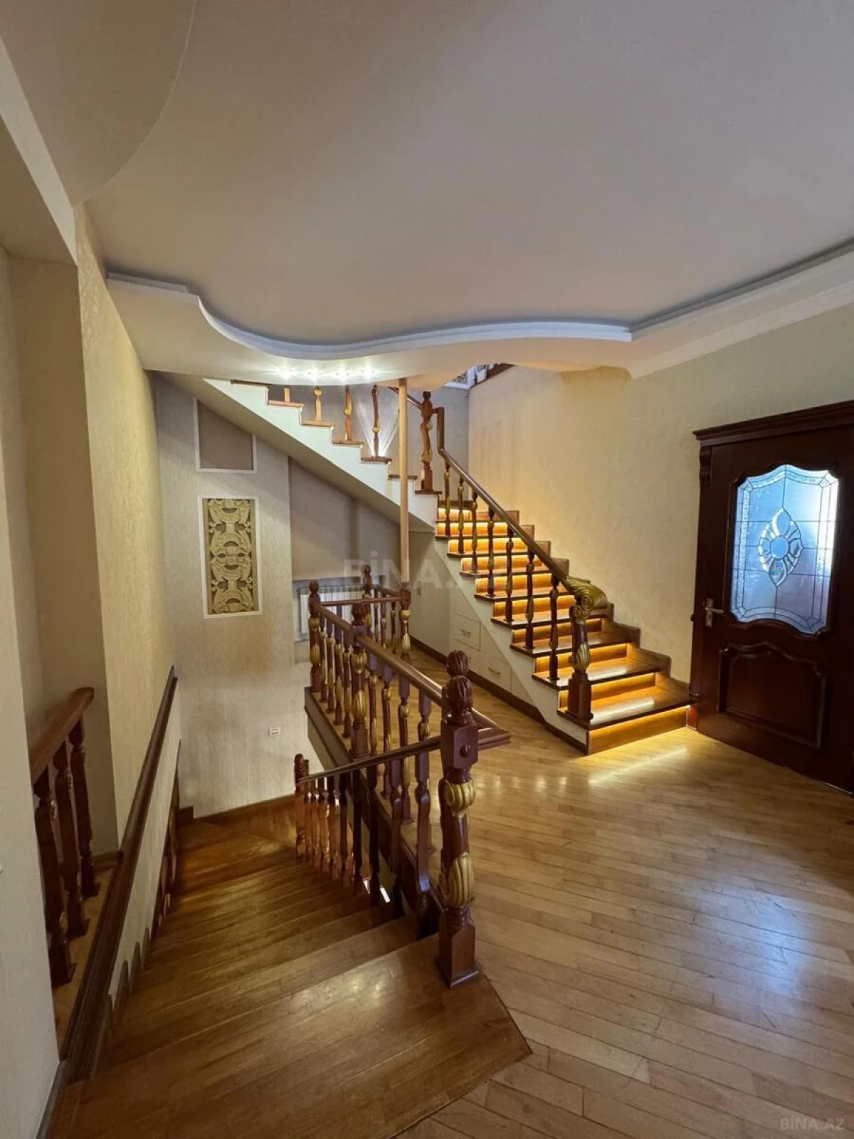 Satılır 6 otaqlı həyət evi 565 m²