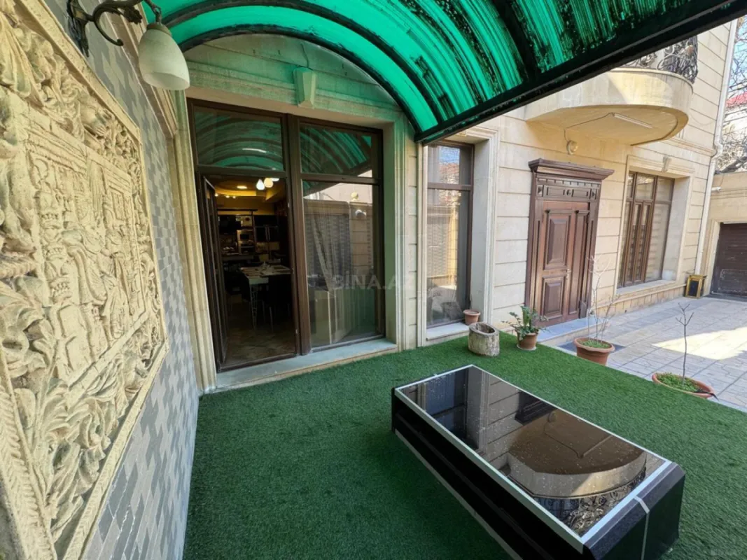 Satılır 6 otaqlı həyət evi 565 m²