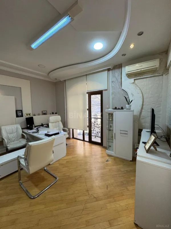 Satılır 6 otaqlı həyət evi 565 m²