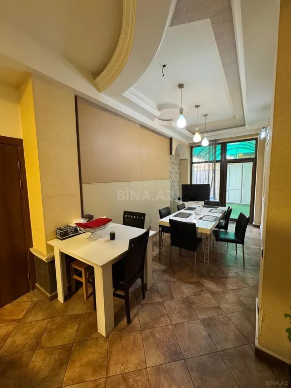 Satılır 6 otaqlı həyət evi 565 m²